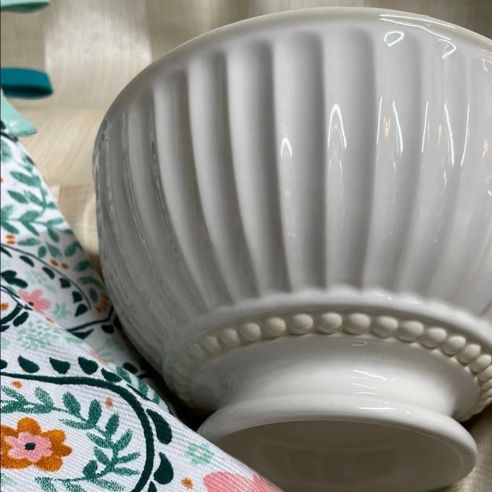 Paisley Dolly Pardon Oven Mitt Set with Lenox Mixing Bowl and Matching Apron